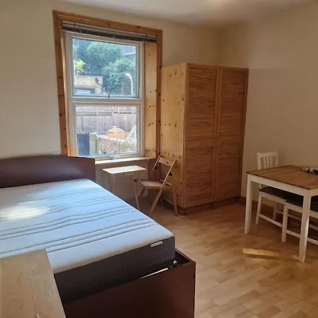 Bright Studio Apartment Highgate